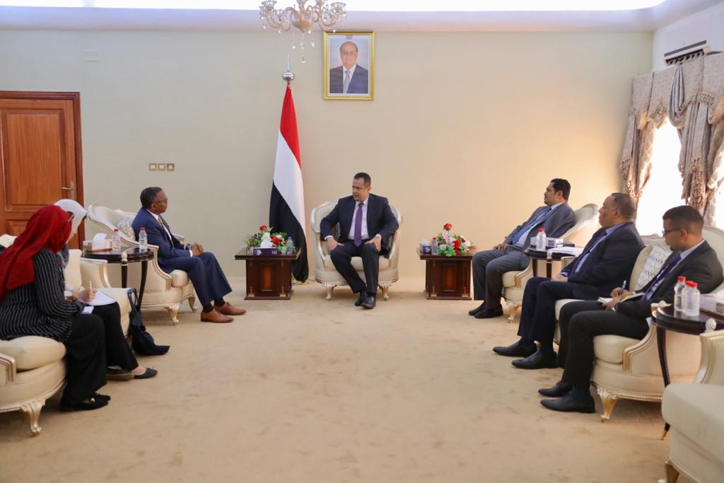 لقاء رئيس الوزراء بممثل المفوضية السامية لحقوق الإنسان لدى اليمن