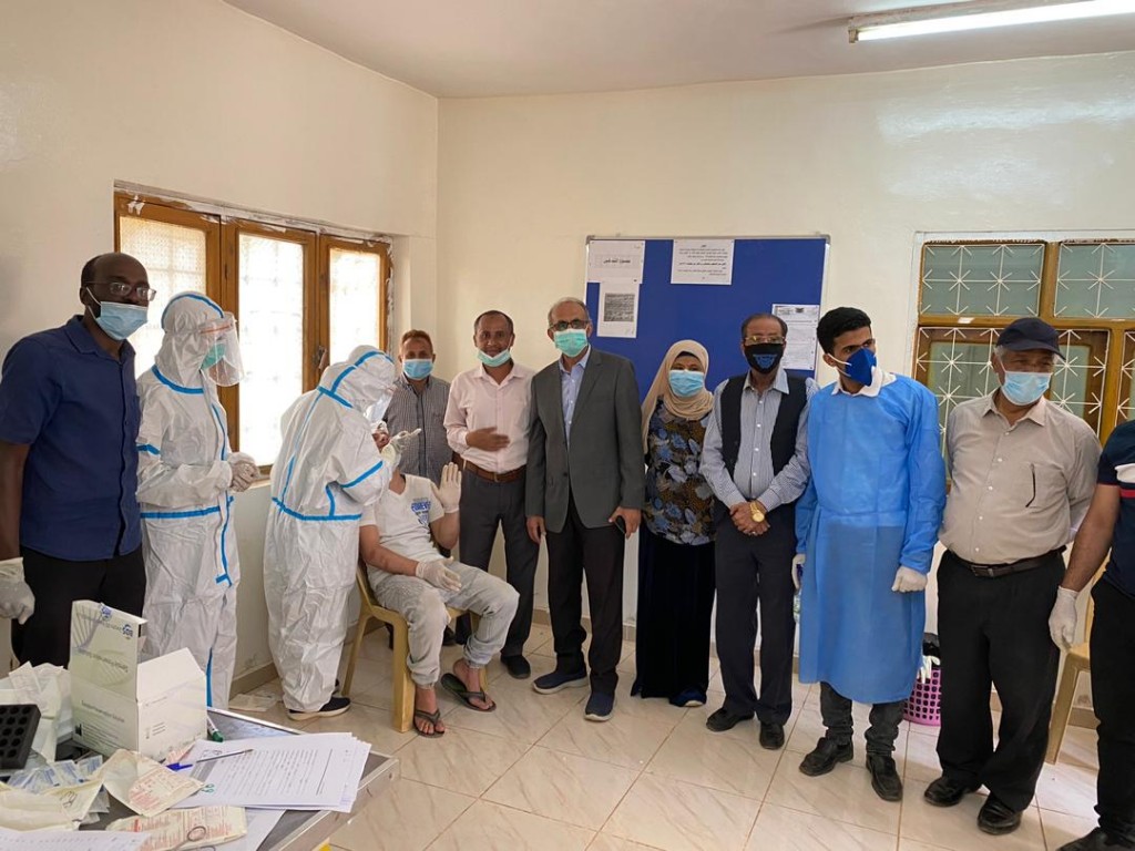 لحظة فحوصات الـ (بي سي آر) لليمنيين العالقين في السودان