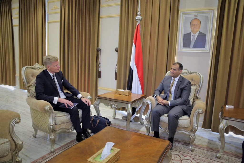 وزير الخارجية مع رئيس بعثة الاتحاد الأوروبي