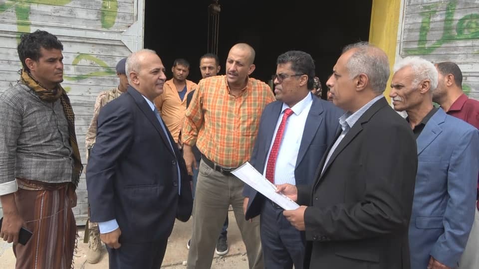 وزير المياه خلال الزيارة