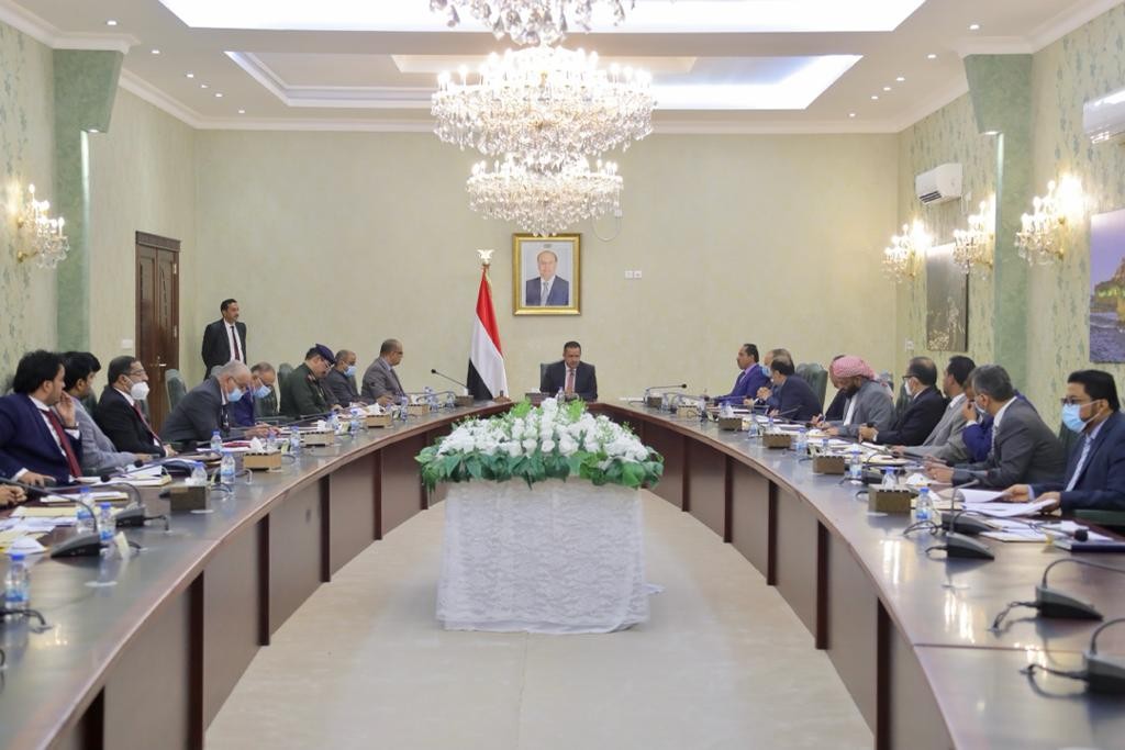 رئيس الوزراء خلال الاجتماع