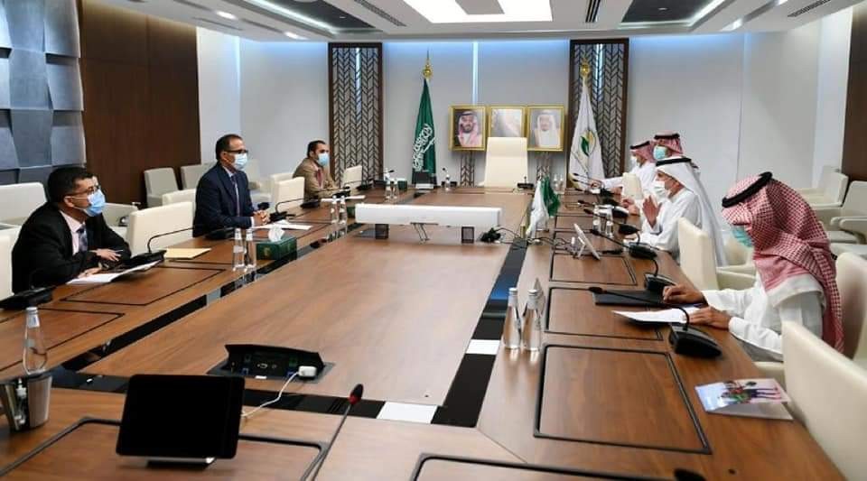 وزير الصحة خلال الاجتماع