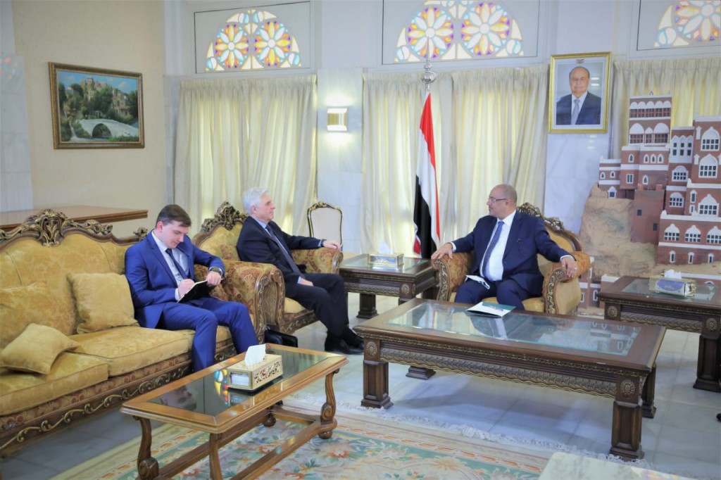 وزير التخطيط خلال لقائه السفير الروسي