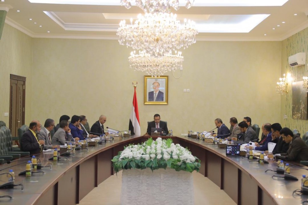 رئيس الوزراء خلال الاجتماع