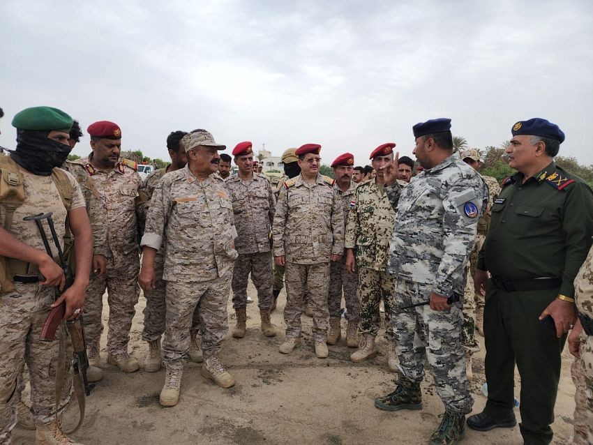 وزير الدفاع خلال الزيارة التفقدية