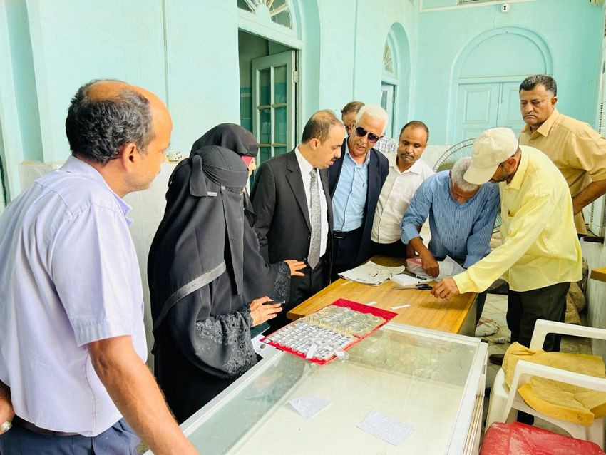 وزير الإعلام خلال الزيارة