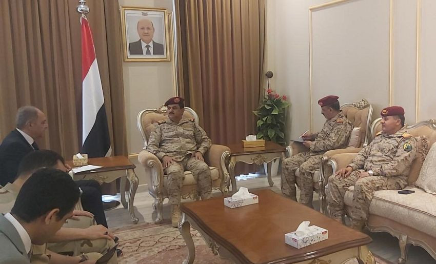 وزير الدفاع خلال اللقاء