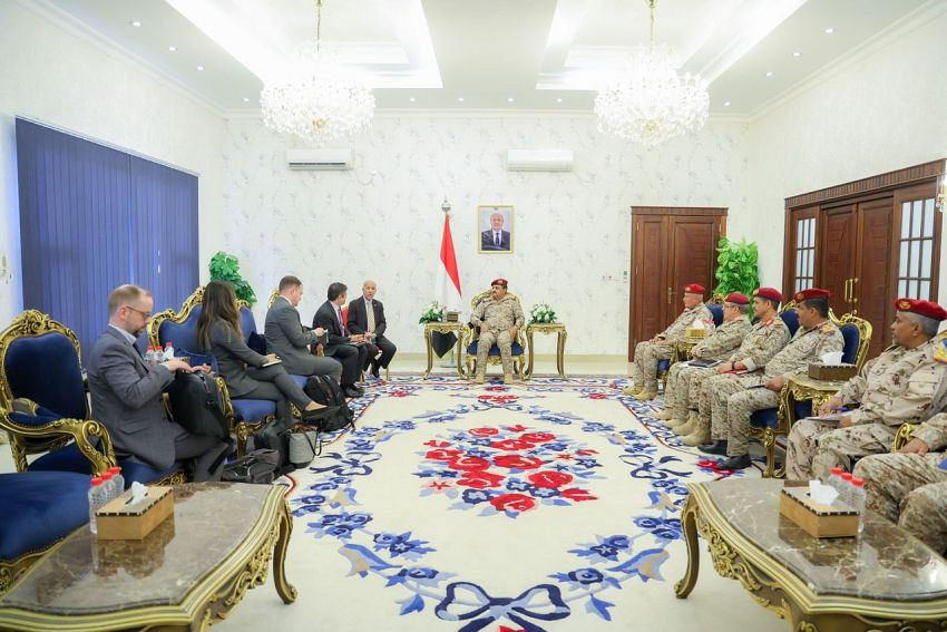 وزير الدفاع خلال اللقاء