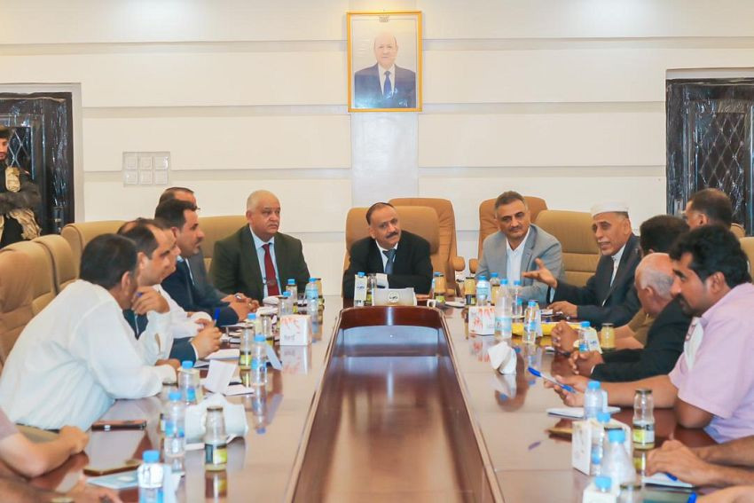 وزير النقل خلال الاجتماع