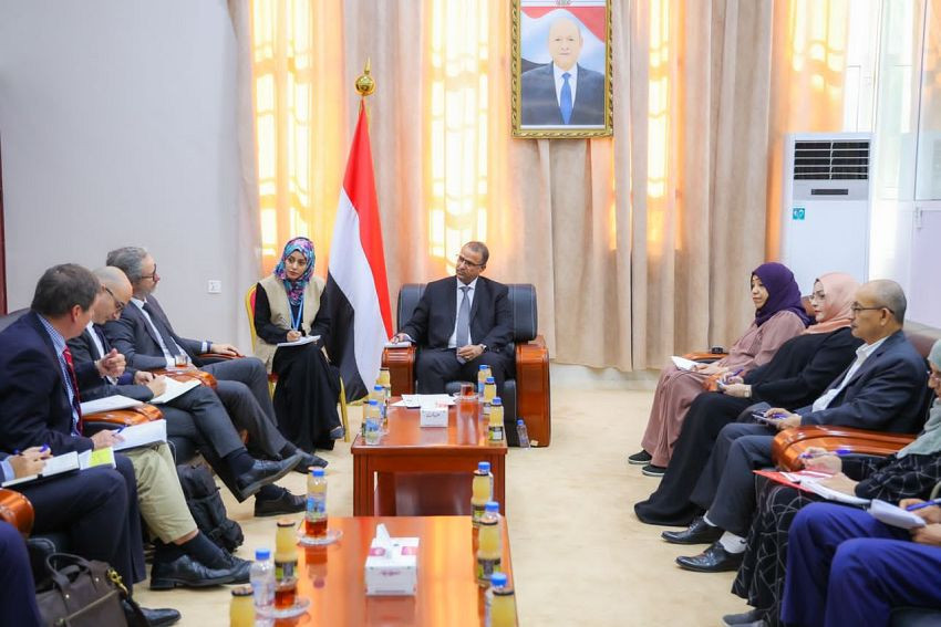 وزير الشؤون الإجتماعية والعمل خلال اللقاء