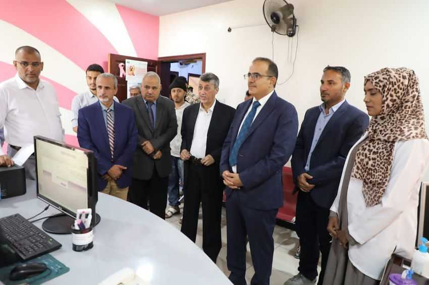وزير الصحة خلال الزيارة