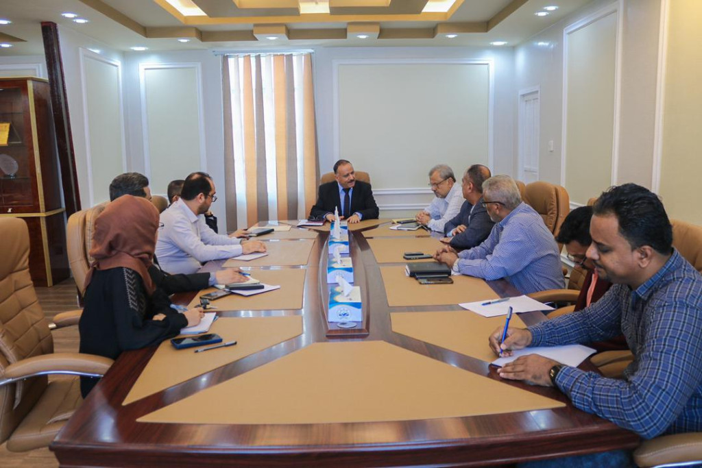 وزير النقل يناقش مع قيادة اليمنية سير العمل بالشركة ويؤكد دعم الحكومة لجهودها الوطنية