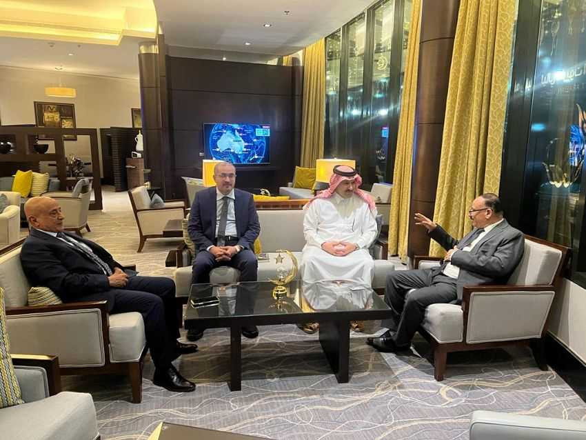 وزير النقل خلال اللقاء