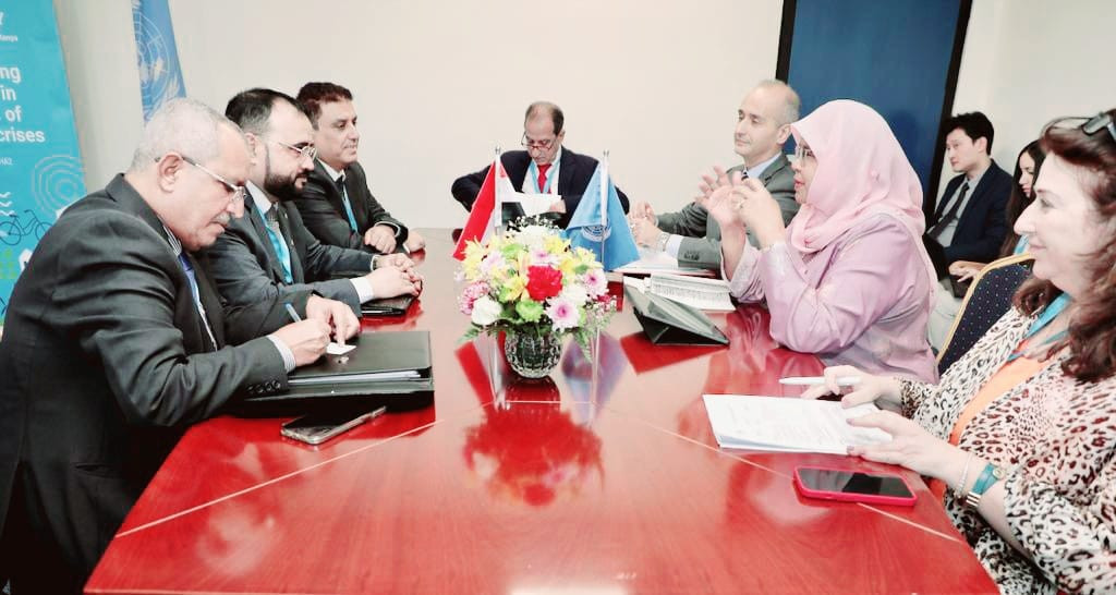 الحريزي يبحث مع المدير التنفيذي لجمعية الأمم المتحدة للمستوطنات البشرية دعم مجال الإسكان في اليمن