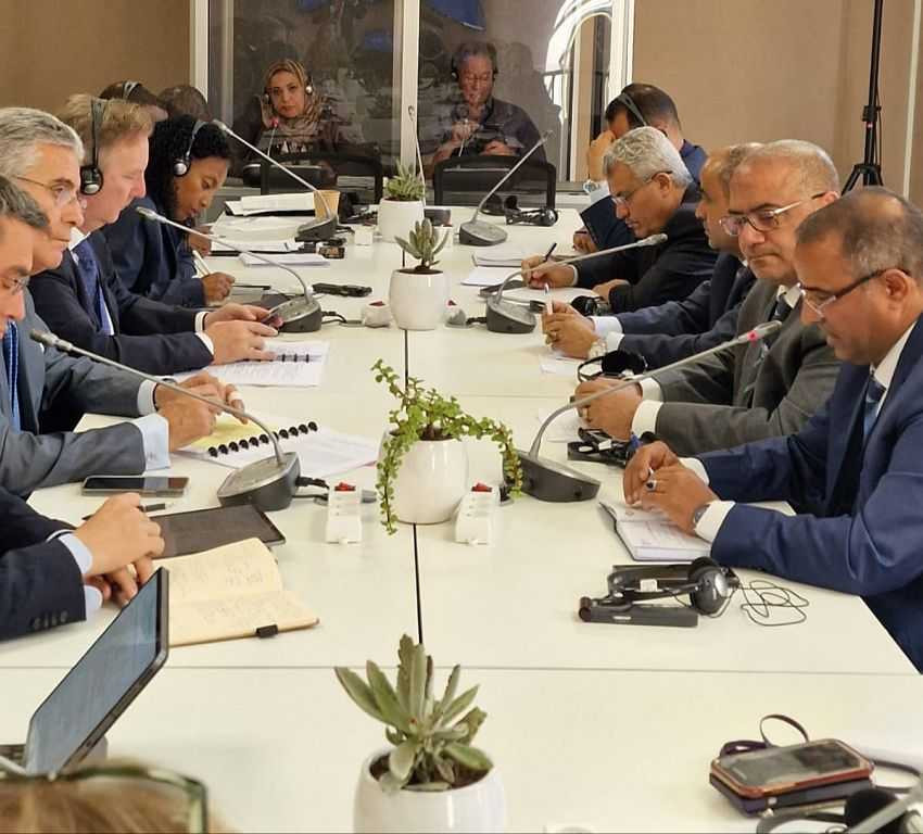 لقاء يضم وزير التخطيط والمالية والشؤون الاجتماعية