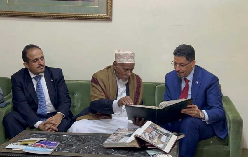زيارة وزير الخارجية للقنصلية الفخرية اليمنية