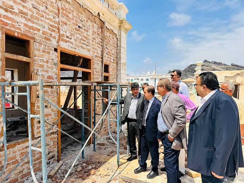 زيارة وزير الإعلام للهيئة العامة للآثار وقصر السلطان العبدلي