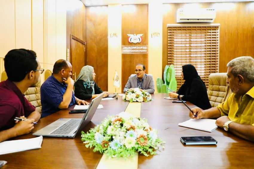 اجتماع وزير الصحة  للجنة التوظيف لوحدة تنفيذ المشاريع الممولة خارجياً