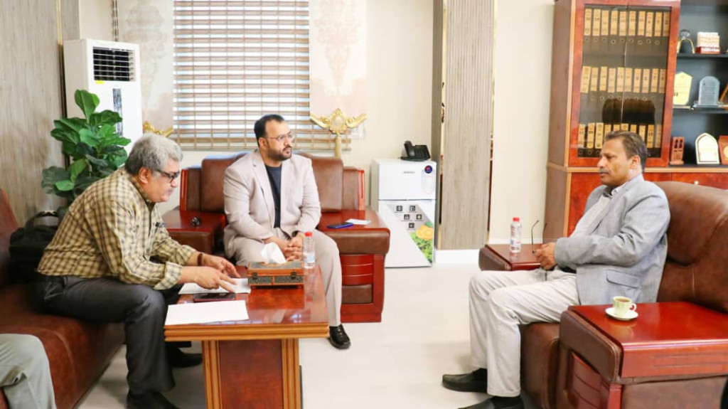 وزير الأشغال يناقش مشاريع صيانة الطرق ووضع المؤسسة في محافظة أبين