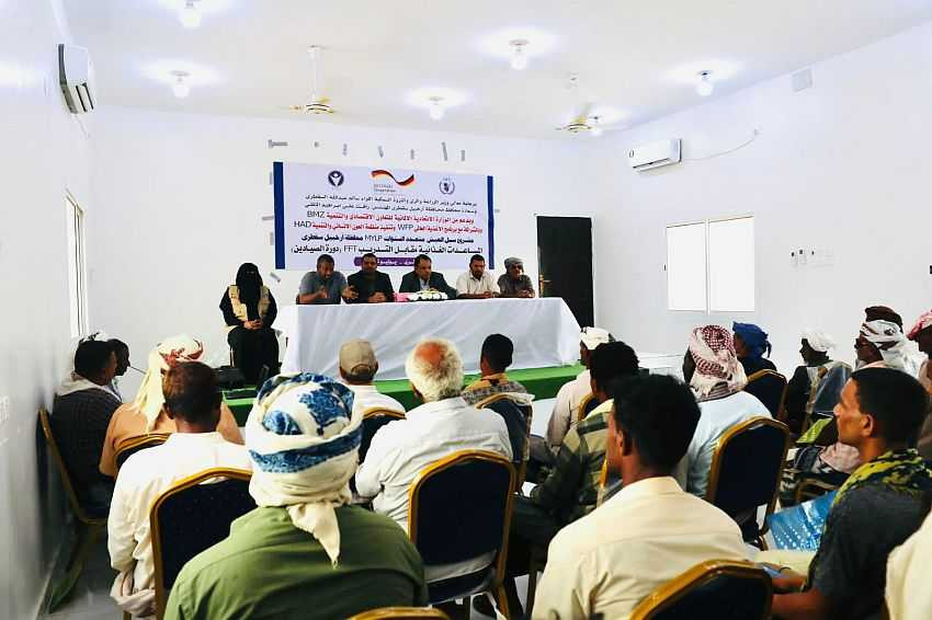 تدشين وزير الزراعة والثروة السمكية دورتين تدريبيتين في مجال البيطرة والصيادين