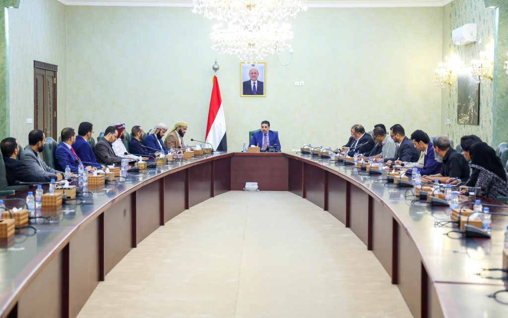 رئيس الوزراء يترأس اجتماعا مشتركا لقيادة وزارتي الأوقاف والمالية