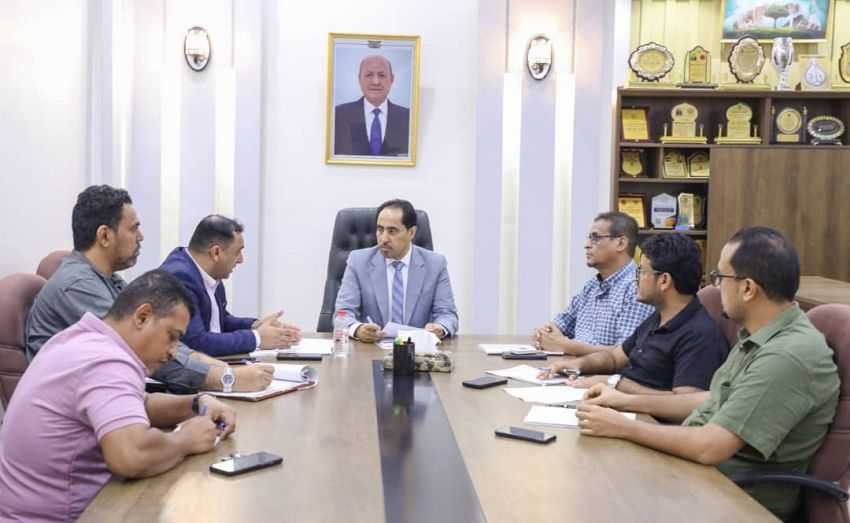 اجتماع برئاسة وزير الشباب والرياضة، نايف البكري