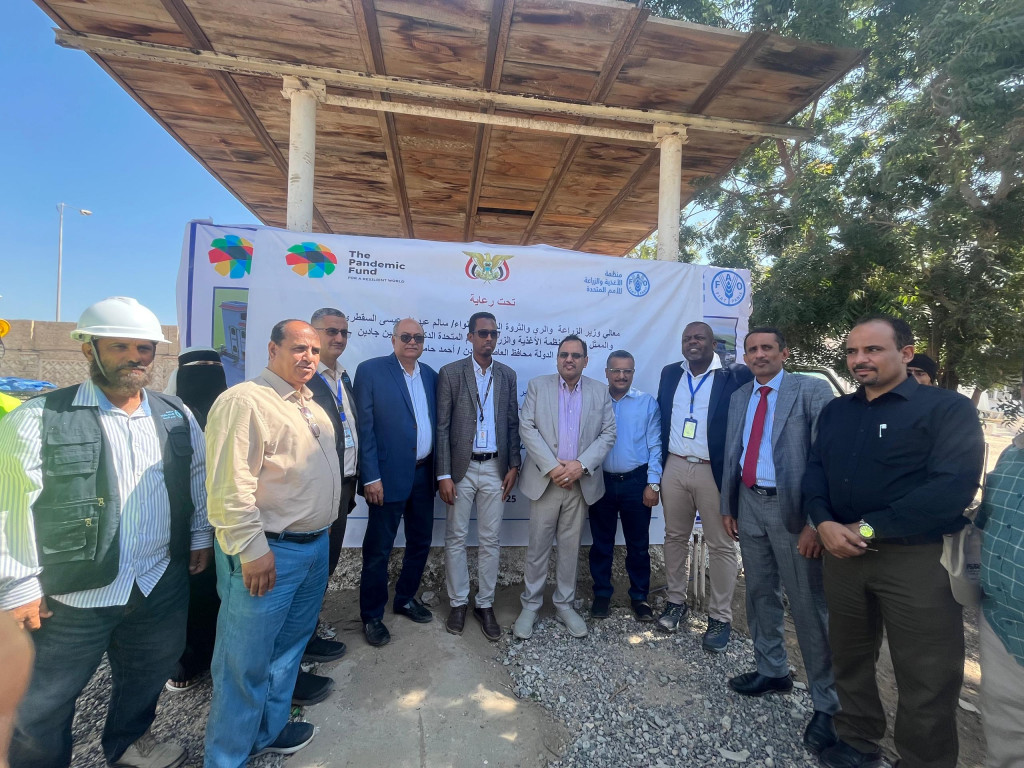 السقطري يفتتح مبنى الصحة الحيوانية والإرشاد والتدريب الزراعي ويضع حجر الأساس للمختبر البيطري بعدن
