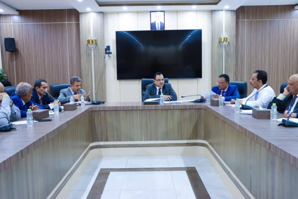 الوزير السقطري يوجه بإعداد استراتيجية للصادرات السمكية والزراعية إلى الصين