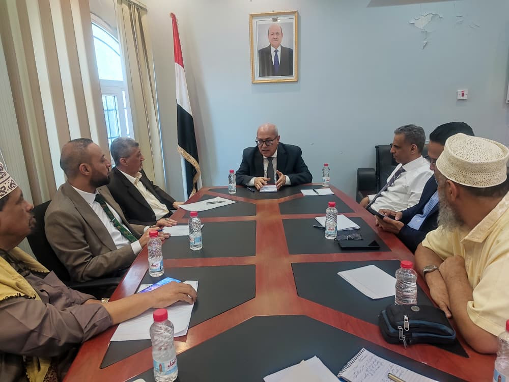 وزير الإدارة المحلية يؤكد اهتمام الحكومة بالقطاع الخاص