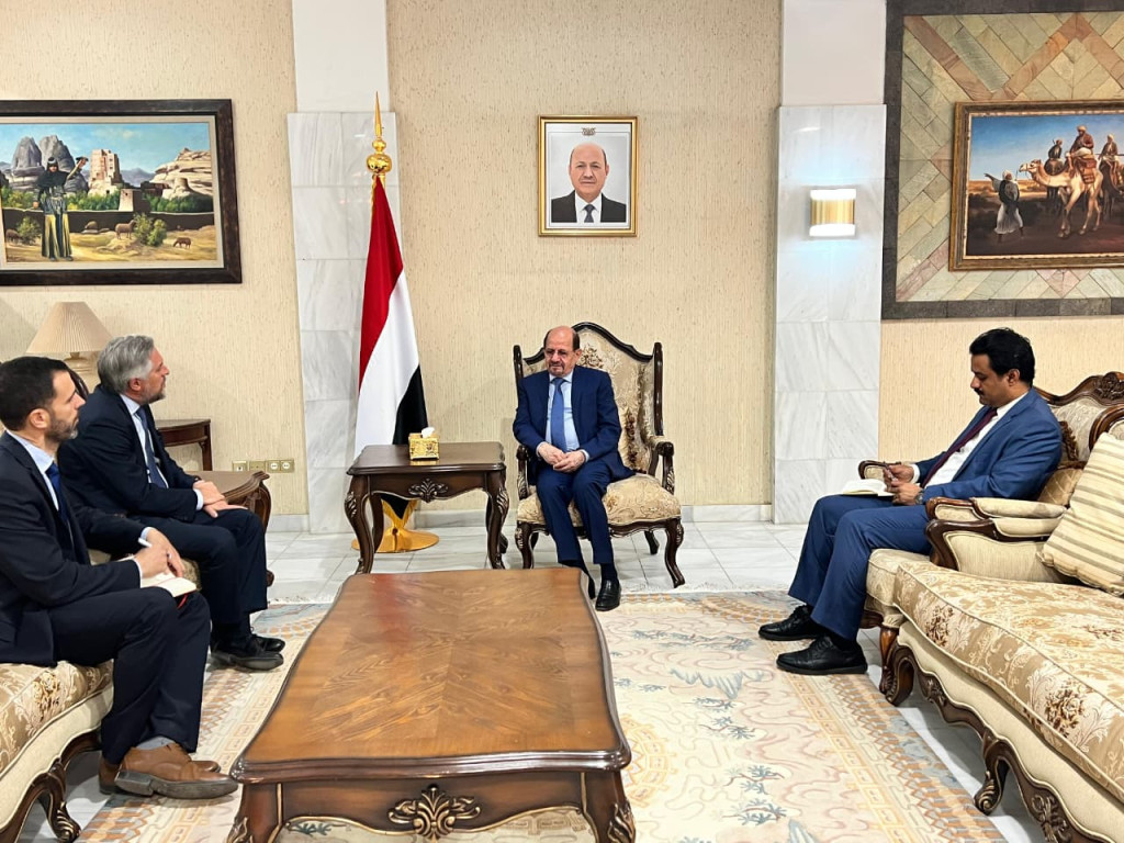 وزير الخارجية يلتقي سفير الاتحاد الأوروبي ويؤكد أهمية تعزيز الضغوط لإنهاء الانقلاب