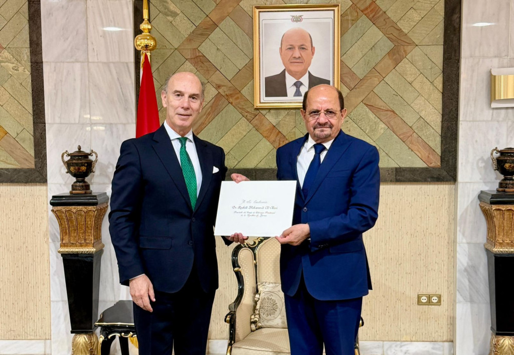 وزير الخارجية يتسلم نسخة من أوراق اعتماد السفير الإسباني