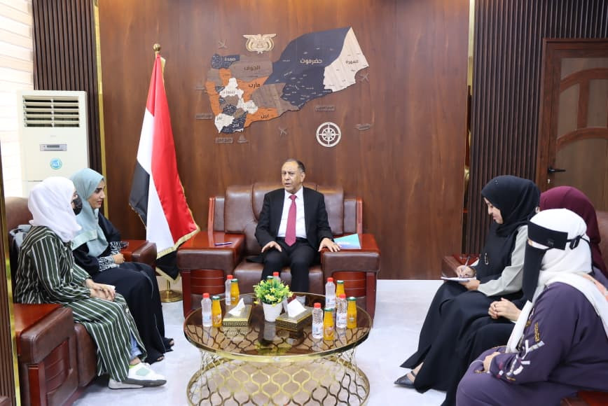 وزير الصناعية والتجارة يؤكد على أهمية تمكين المرأة اقتصادياً