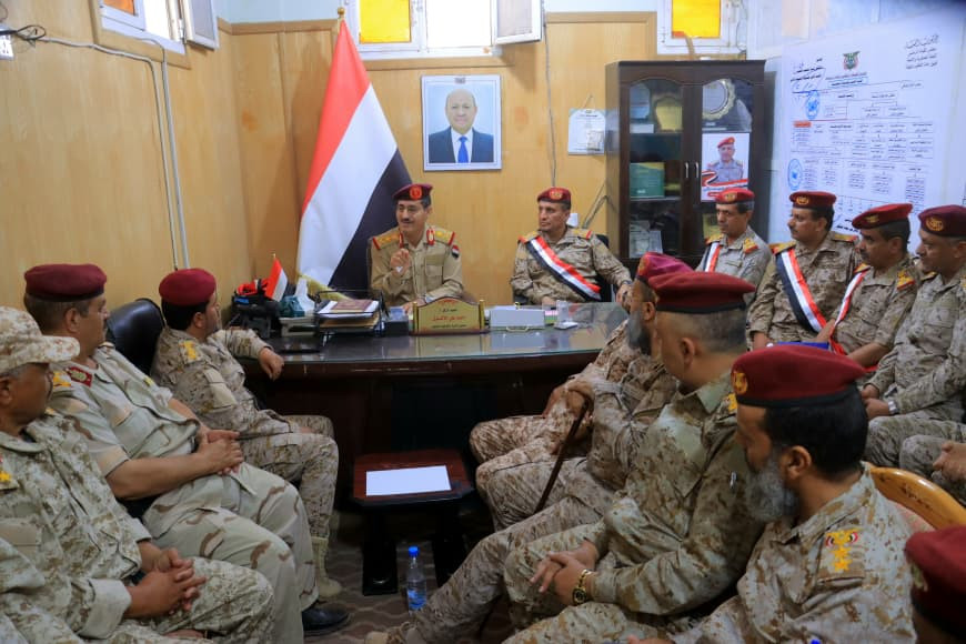 وزير الدفاع يشيد بدور دائرة التوجيه المعنوي في معركة الوعي الوطني