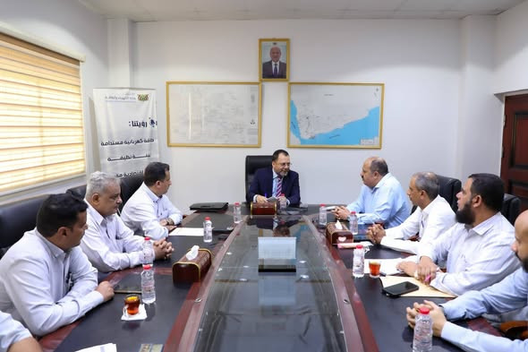 اجتماع برئاسة وزير الكهرباء يناقش معالجة الربط العشوائي وتعزيز التحصيل في عدن