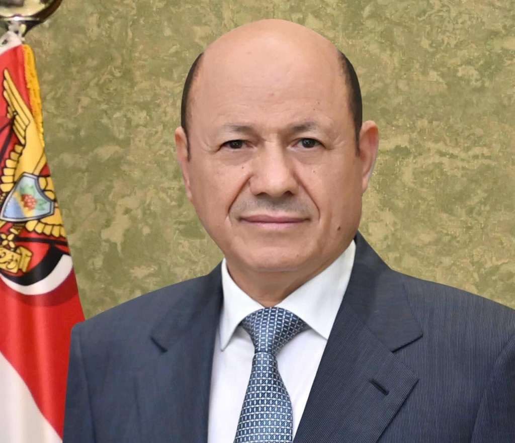 رئيس مجلس القيادة يوجه برعاية أسر شهداء وجرحى الهجوم الإرهابي الحوثي والرد الحازم على مصدر التهديد