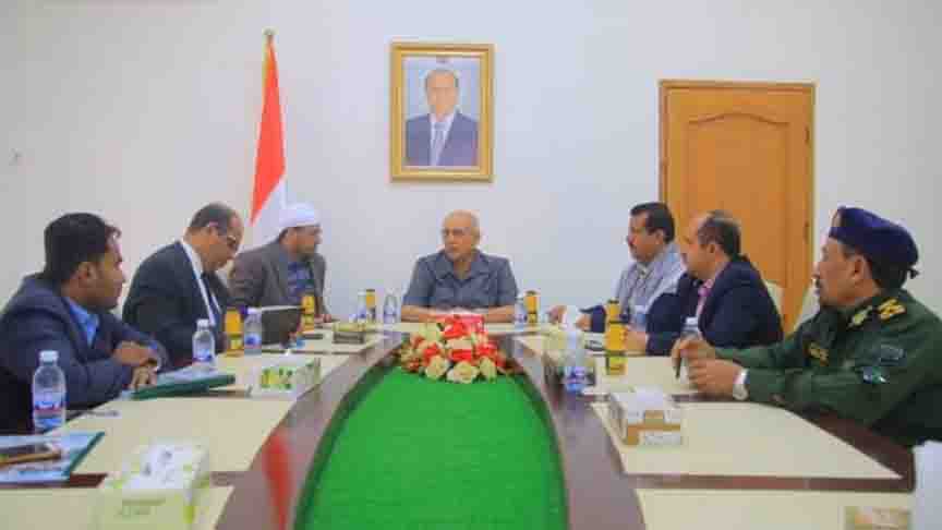 وزير الإدارة المحلية عبد الرقيب فتح يطلع على جهود صندوق النظافة والتحسين بمأرب