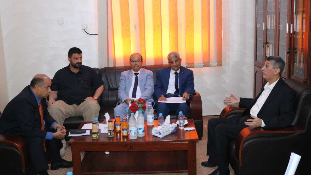 سالم الخنبشي نائب رئيس الوزراء يترأس اجتماعاً بمحافظ عدن ورئيس الغرفة التجارية