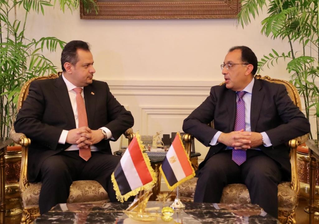 رئيس الوزراء د.معين عبدالملك مع نظيره المصري د.مصطفى مدبولي