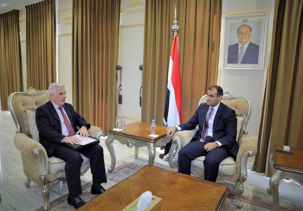 وزير الخارجية مع سفير روسيا الاتحادية