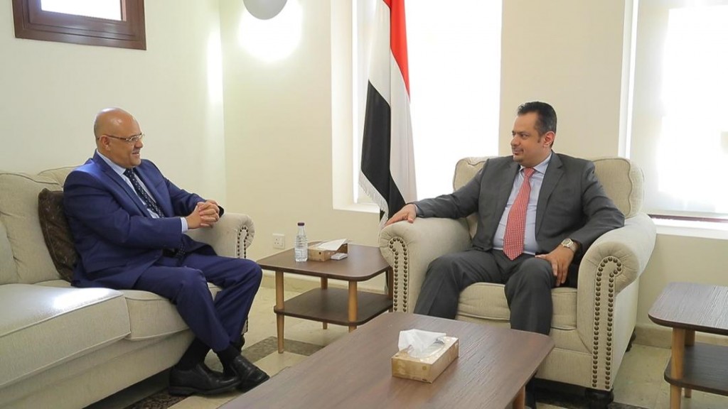 رئيس الوزراء مع محافظ تعز