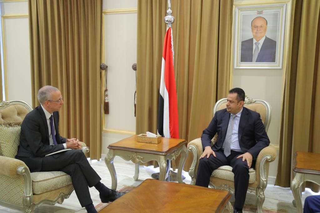 رئيس الوزراء مع المبعوث البريطاني الخاص