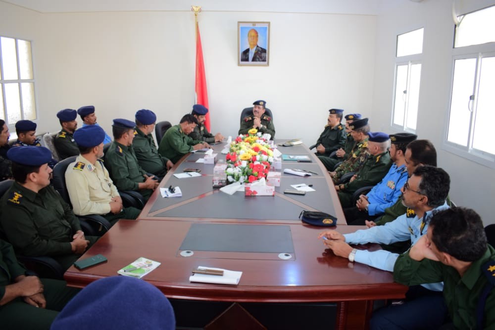 وزير الداخلية خلال اجتماع أمني