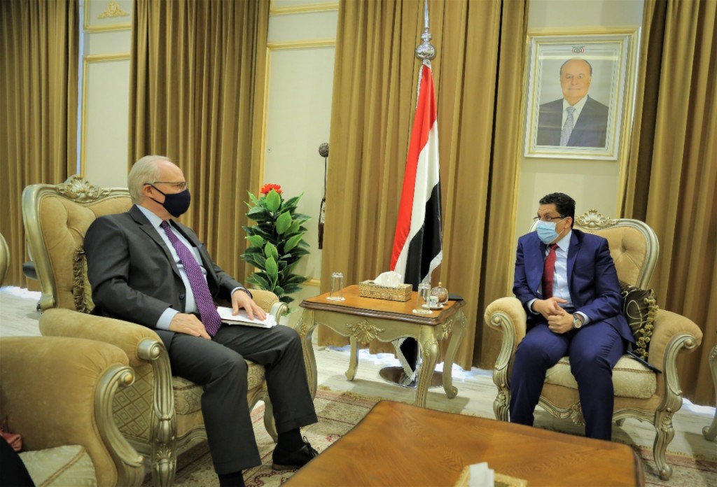 وزير الخارجية مع المبعوث الأمريكي