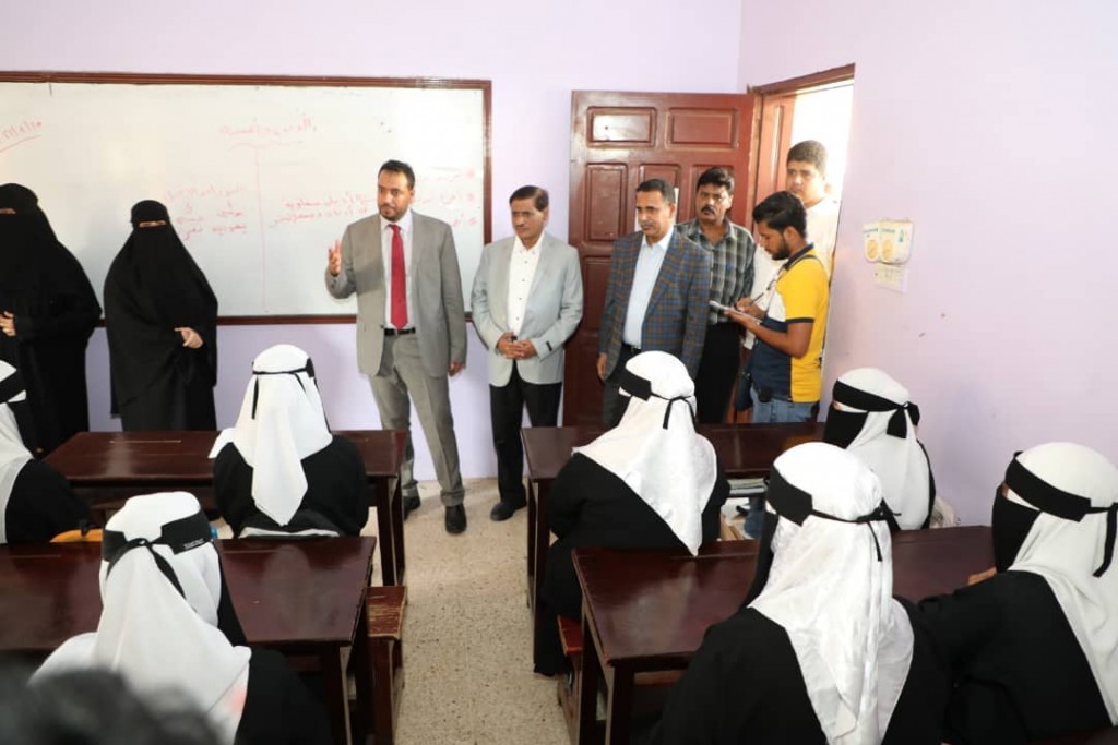 وزير التربية والتعليم مع محافظ حضرموت خلال التدشين