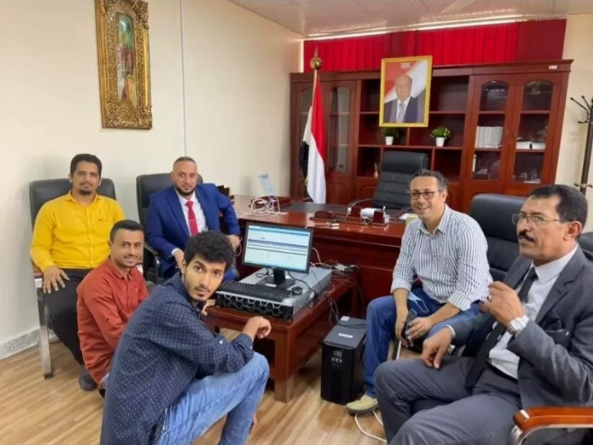 وزير الصناعة والتجارة خلال الاجتماع