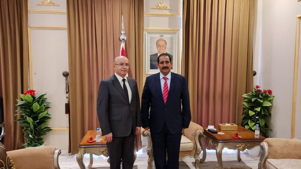 وزير الداخلية مع السفير التركي