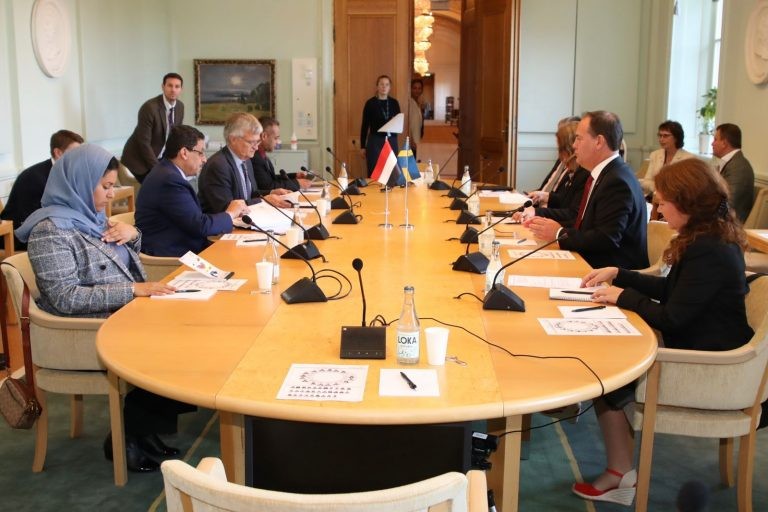 وزير الخارجية خلال اللقاء