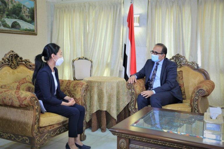 وزير الصحة مع القائمة بأعمال السفير الكوري