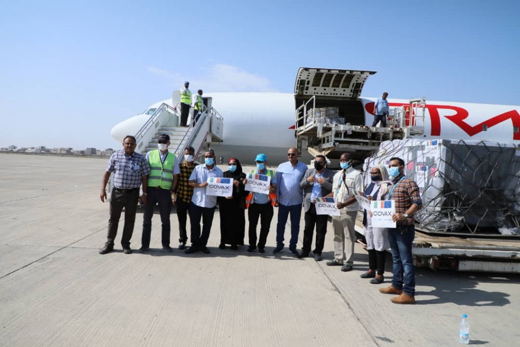 خلال تسليم دفعة جديدة من اللقاح