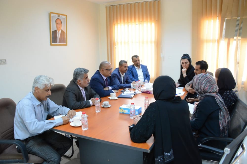 وزير التخطيط خلال اللقاء